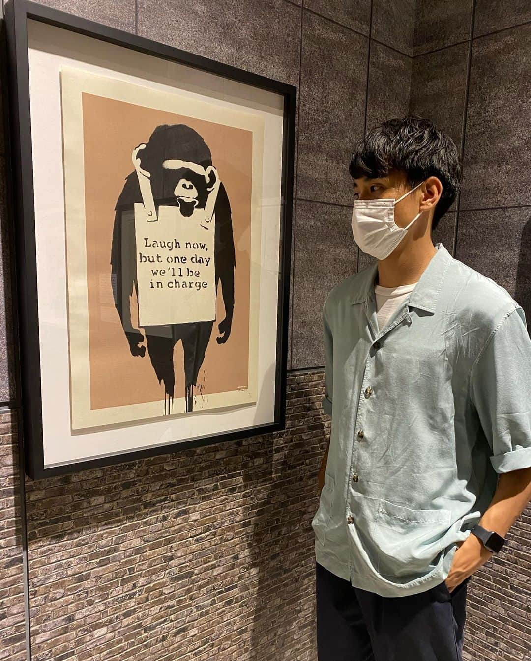 山本紘之さんのインスタグラム写真 - (山本紘之Instagram)「. 「バンクシーって誰？展」 行ってきました。  どの絵にも痛烈なメッセージが込められていて、知れば知るほど興味が湧いてきます。  #バンクシーって誰展  #バンクシー」8月27日 19時18分 - yamamoto_hiroyuki.ntv