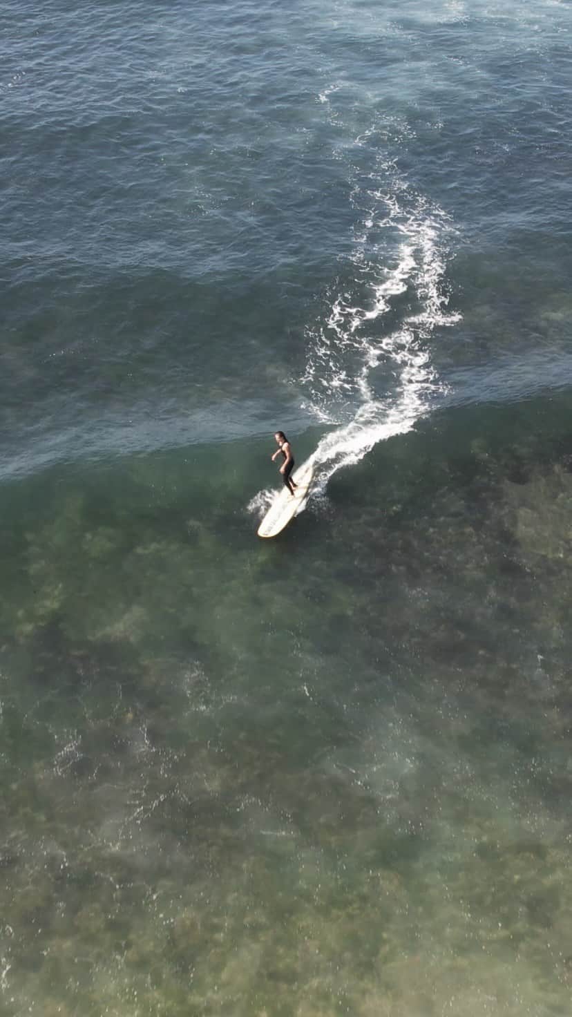 ケルシー・ロビンソンのインスタグラム：「A pretty good morning 🌸🦋🤍✨🌙  #reels #surf #mexico」