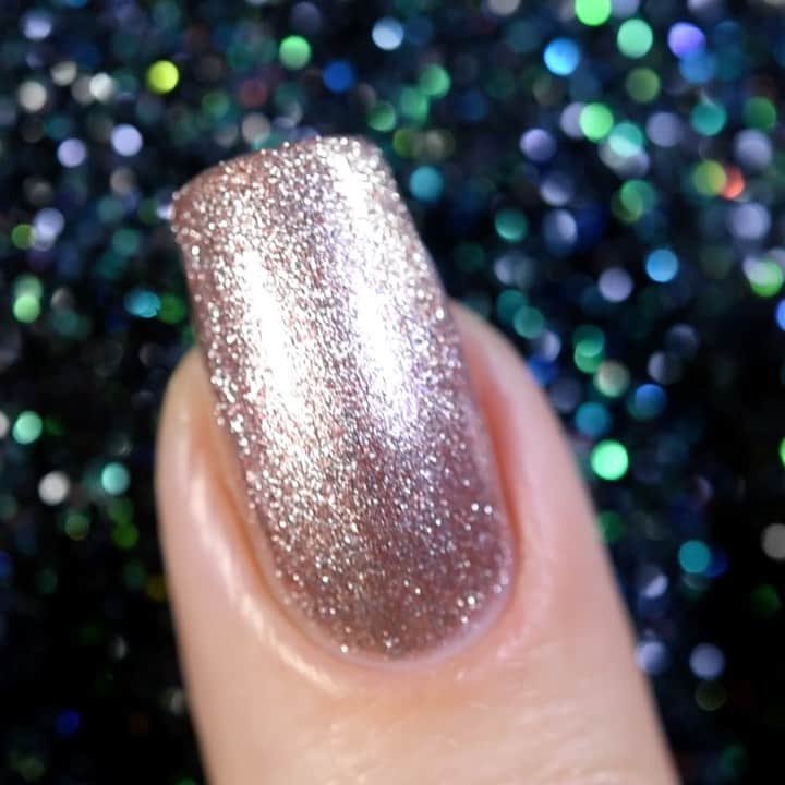Sveta Sandersのインスタグラム：「#WhatsUpNails Chrome Colored Glasses by @whatsupnails @whatsupbeauty 💖💖💖」