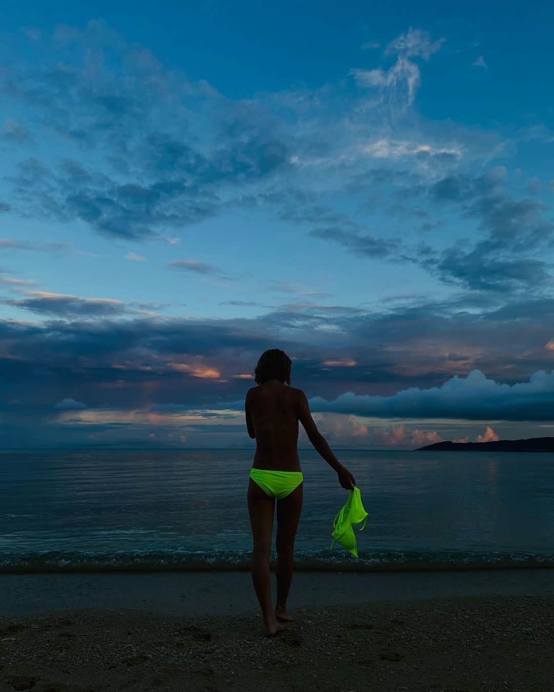 KimuraYuukaさんのインスタグラム写真 - (KimuraYuukaInstagram)「夏が終わるの嫌や 来年の夏も絶対石垣島いく🏝 ほんまに夏と海が好きなんやって 写真見てつくづく思う😭  朝の海は気持ち良いことが わかったので次はそっからダイブして 朝から泳ご😎貸切やし何でもありや🐠  . #sunrise#oceanview #morningtime #beachgirl #ishigakiisland」8月27日 23時53分 - kimxxyuka