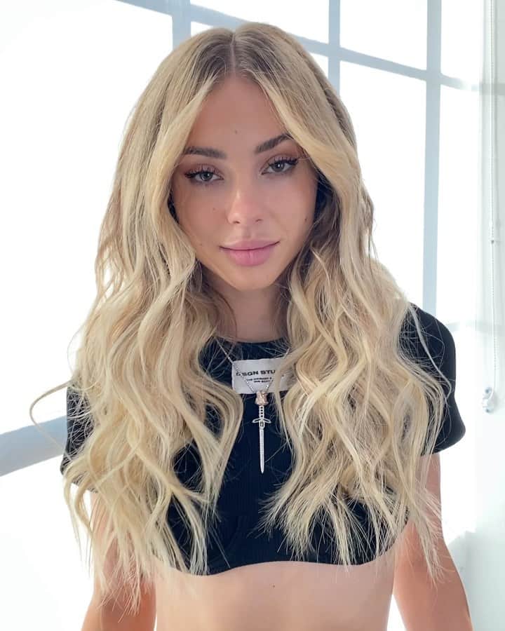 チャーリー・ジョーダンのインスタグラム：「New SmokeRoses episode posting today at 12 on my YouTube! Thank you so much for all the love and support on the new drop of B.I.P. and to @kacey_welch for slaying my hair before I leave to Tulum!」