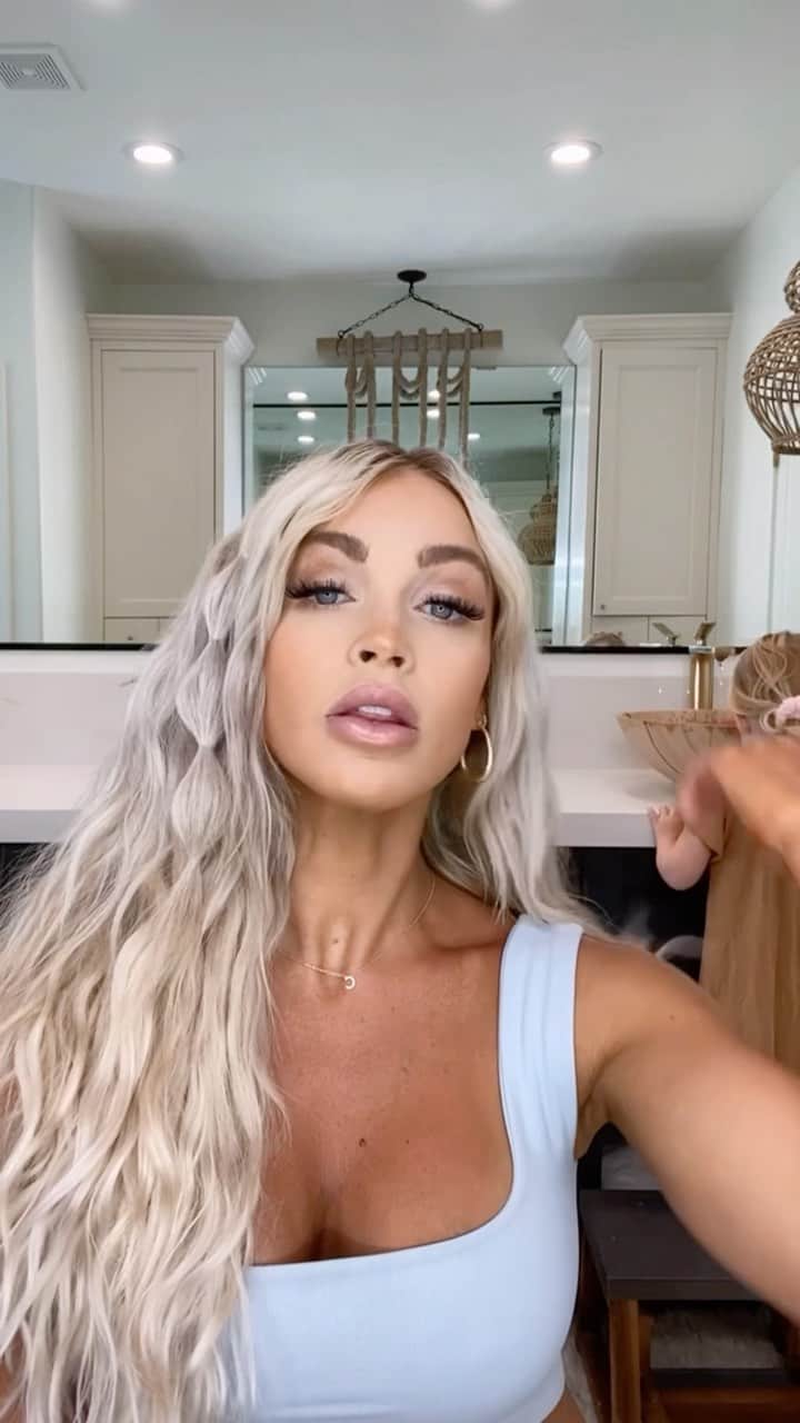 Cara Van Brocklinのインスタグラム：「It took me a minute but I got the tutorial all put together for you guys! I didn’t feel like I could cut it down short enough for a reel, so IGTV it is. I will also make sure to link all the products I used here and on my stories so you guys can see and shop them if you would like! I hope this helps and I hope you all have an awesome weekend! Love ya!   http://liketk.it/3mAwM」