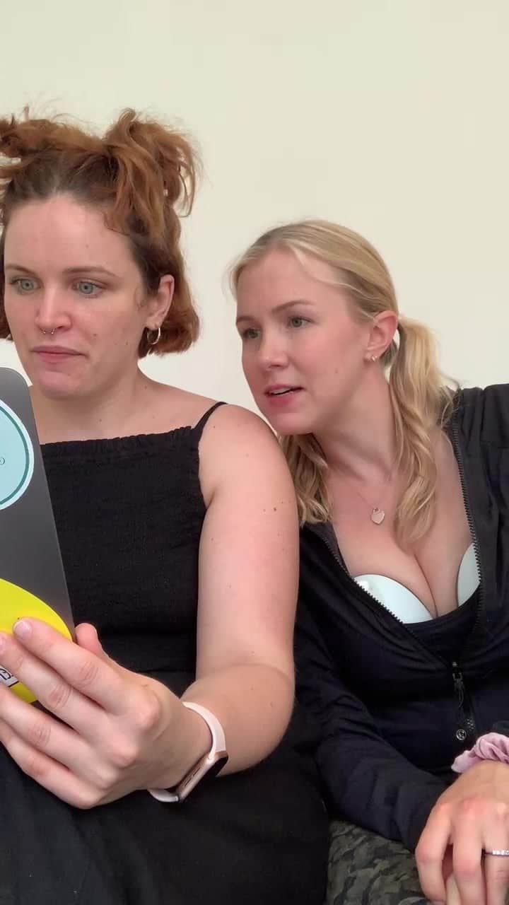リンジー・ピアースのインスタグラム：「Just @ginnaclaire and I bubbling on our lunch break」