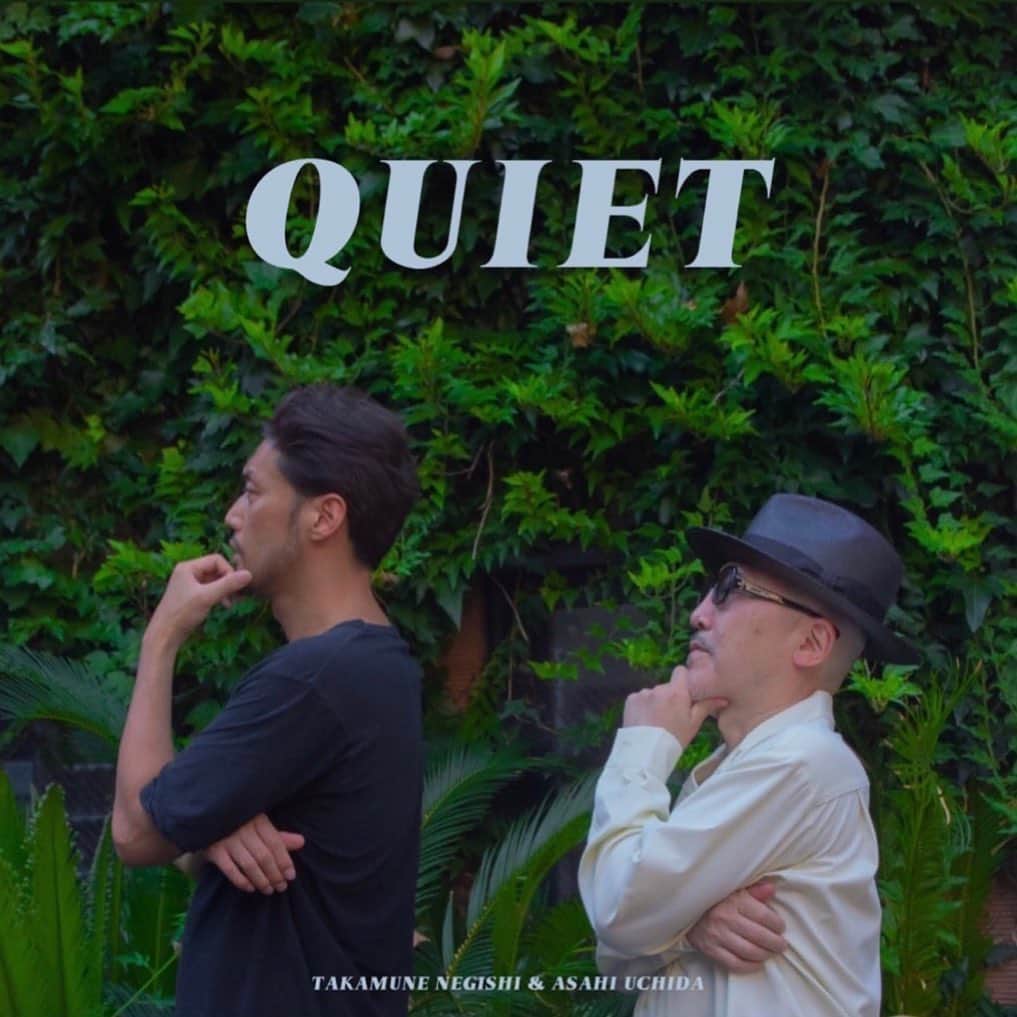 内田朝陽のインスタグラム：「久しぶりの新曲 “quiet” リリースしました。 ゲストにベーシストの根岸孝旨さんを迎えたトラックです。 @takamunenegishi   ジャケットデザインは @midnightdancingcrew   ストーリーにリンクあります。  My new son “quiet”release now. Guest bassist @takamunenegishi   Photo & design by @midnightdancingcrew   Link to my story🔗  #chillmusic #trackmaker #tokyomusic #tokyo #daw #music #creater #bassist #vintagebass」