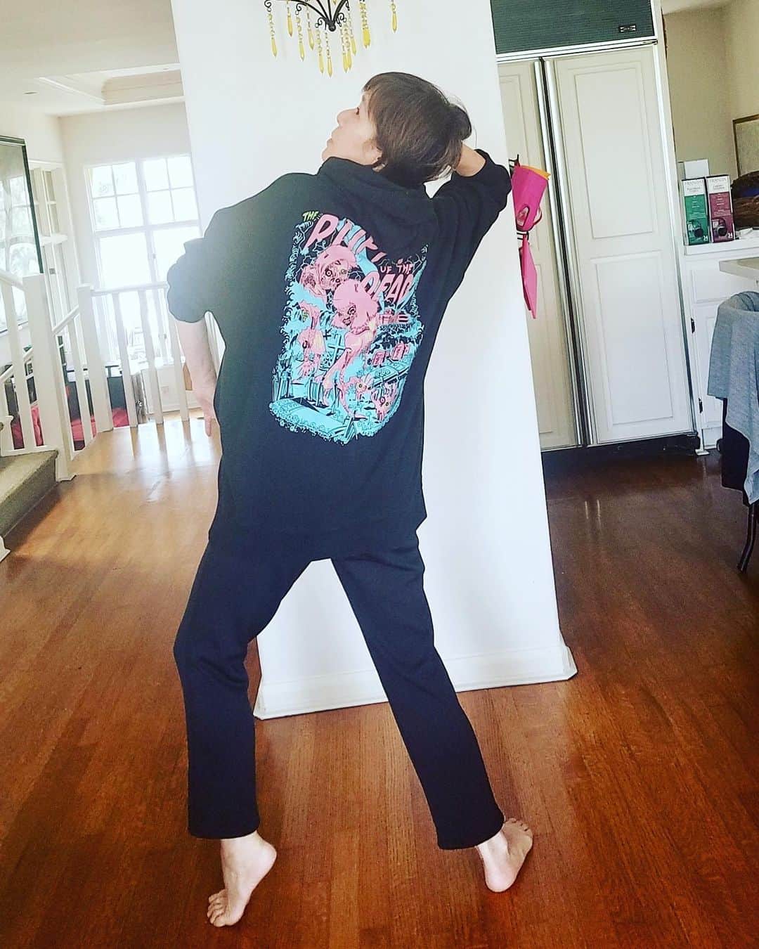 桃井かおりさんのインスタグラム写真 - (桃井かおりInstagram)「LA夕方はPUFFY着るくらい寒いの〰️よ　#la暮らし」8月28日 9時35分 - kaori_momoi
