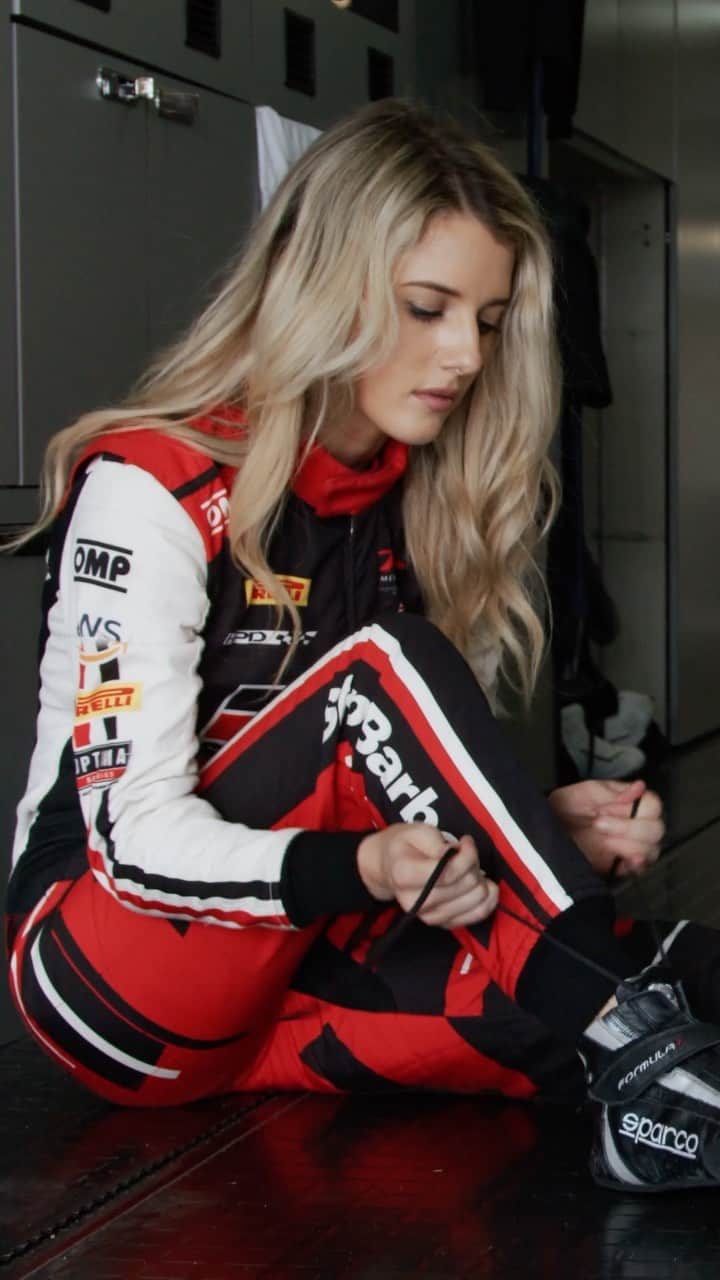 Lindsay Brewerのインスタグラム：「In honor of my race this weekend, here is a little recap from my last race at Virginia International Raceway🏁❤️」