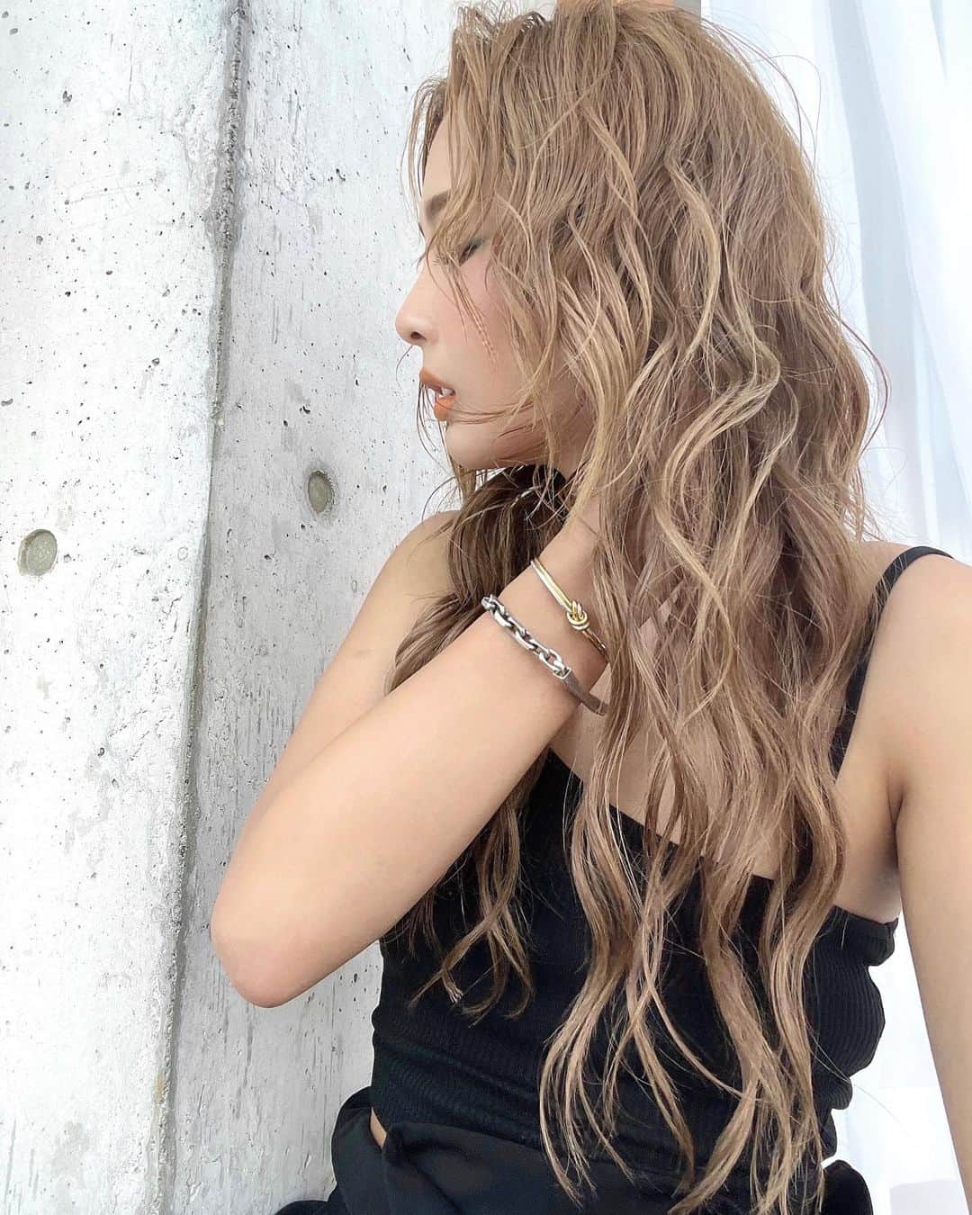 RiRiさんのインスタグラム写真 - (RiRiInstagram)「new haircolor🌿 いつもお世話になっているRollenWizでは、スタッフさんを募集しているそうです🤍 是非、そがっち @soga_rollen_gm にDMしてみてください🧚🏻‍♂️🎶 #hair #haircolor #rollen #rollenwiz #harajuku」8月28日 16時13分 - _ri420