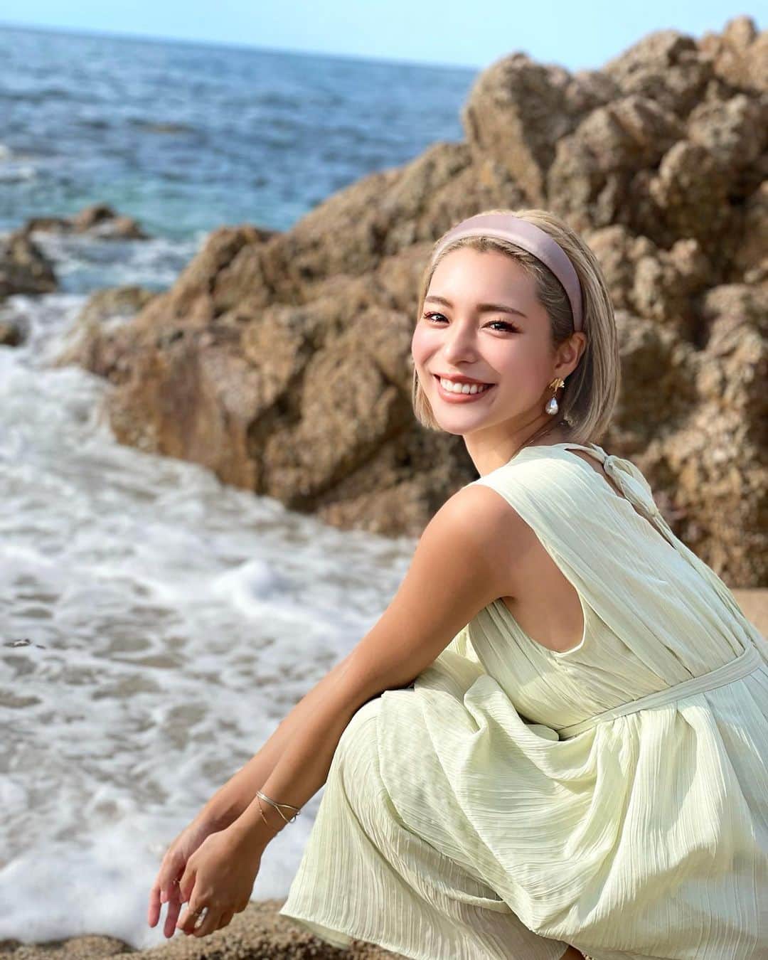 Hitomiのインスタグラム：「❤︎  おはようございます☀ラスト夏楽しみましょ〜💗 気持ちだけはるんるんで🥰  #cyberjapan #cyberjapandancers #サイバージャパン　#サイバージャパンダンサーズ #summertime #sea  #海 #夏休み　#夏　#ファッション　#ワンピース　#スナイデル　#snidel」