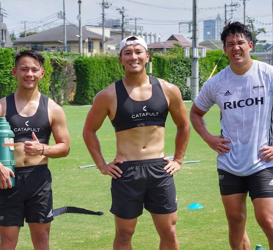 堀米航平のインスタグラム：「. ※スポブラではありません  GPSを装着する為のベストです。  今週もお疲れ様でした✔︎  良い週末を👍」