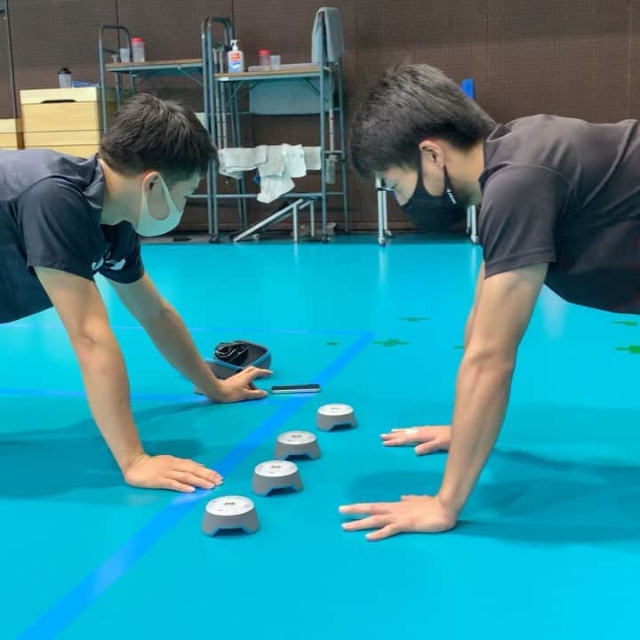 のインスタグラム：「海外でプレーしていた際に使っていた#blazepod 購入しました。  練習後に藤中選手と対戦してみました💪 #blazepod  #stingsfamily  #ジェイテクトstingsしか勝たん  #はちみつ集団  #戦う働きバチ  #good_better_best」