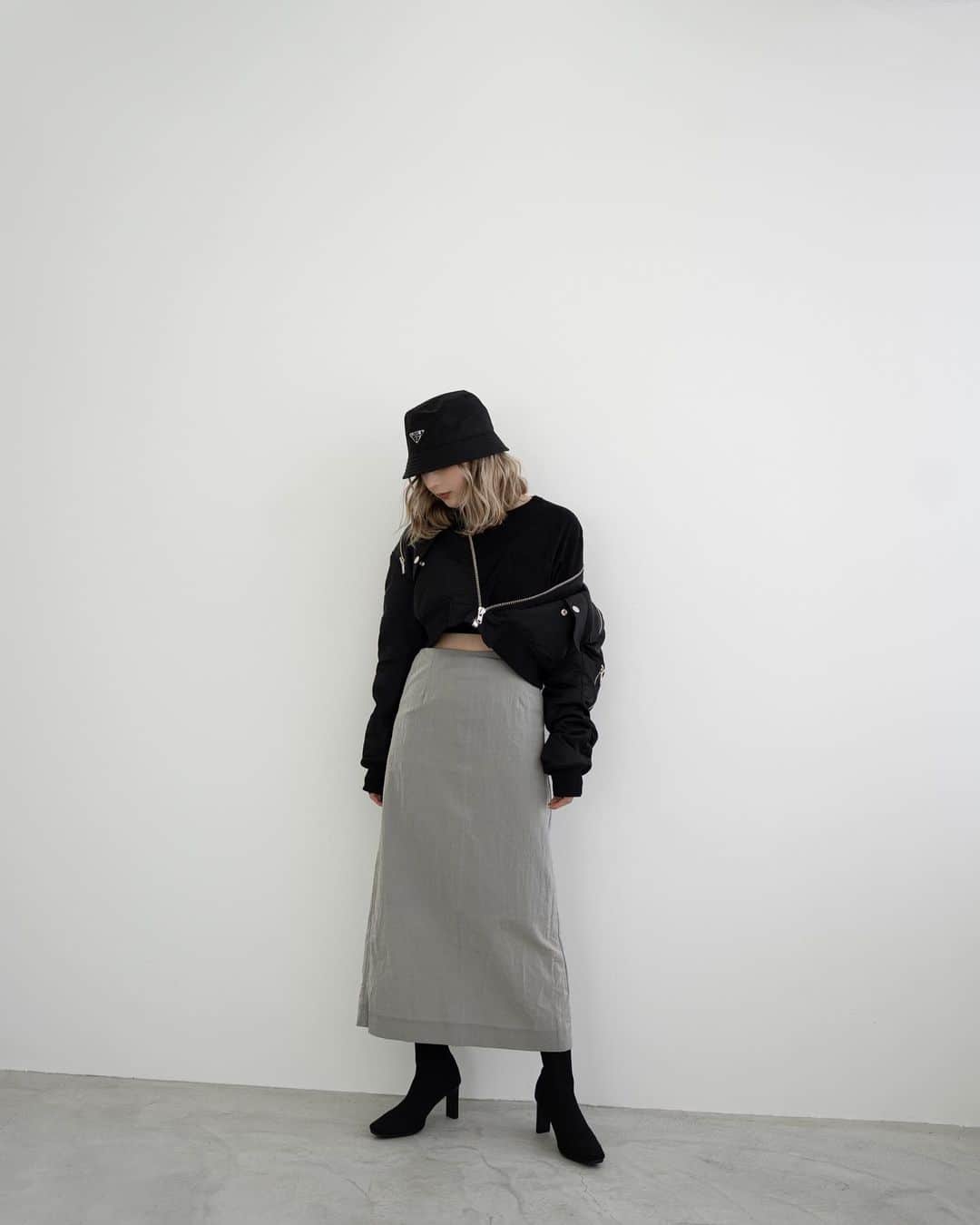 仲村美香さんのインスタグラム写真 - (仲村美香Instagram)「ブーツはコラボ商品で MA-1: SHORT T-SHIRT: SKIRT: は全て　@marque_official で 発売中ですー🙆‍♀️❤️❤️❤️ このスタイリングお気に入り🤤♡ このMA-1羽織るだけで 一気にオシャレ感出る♡ スカートはシャカシャカ素材で カジュアルコーデに使いやすい❣️ ・ ・ ・ ・ #MARQUE#MARQUEimport#マルク #coordinate#ootd#outfit#fashion#japan #大人カジュアル#シンプルコーデ#MA1#バケハ#バケハコーデ #秋コーデ#ストリートファッション」8月28日 14時10分 - mikapu0519