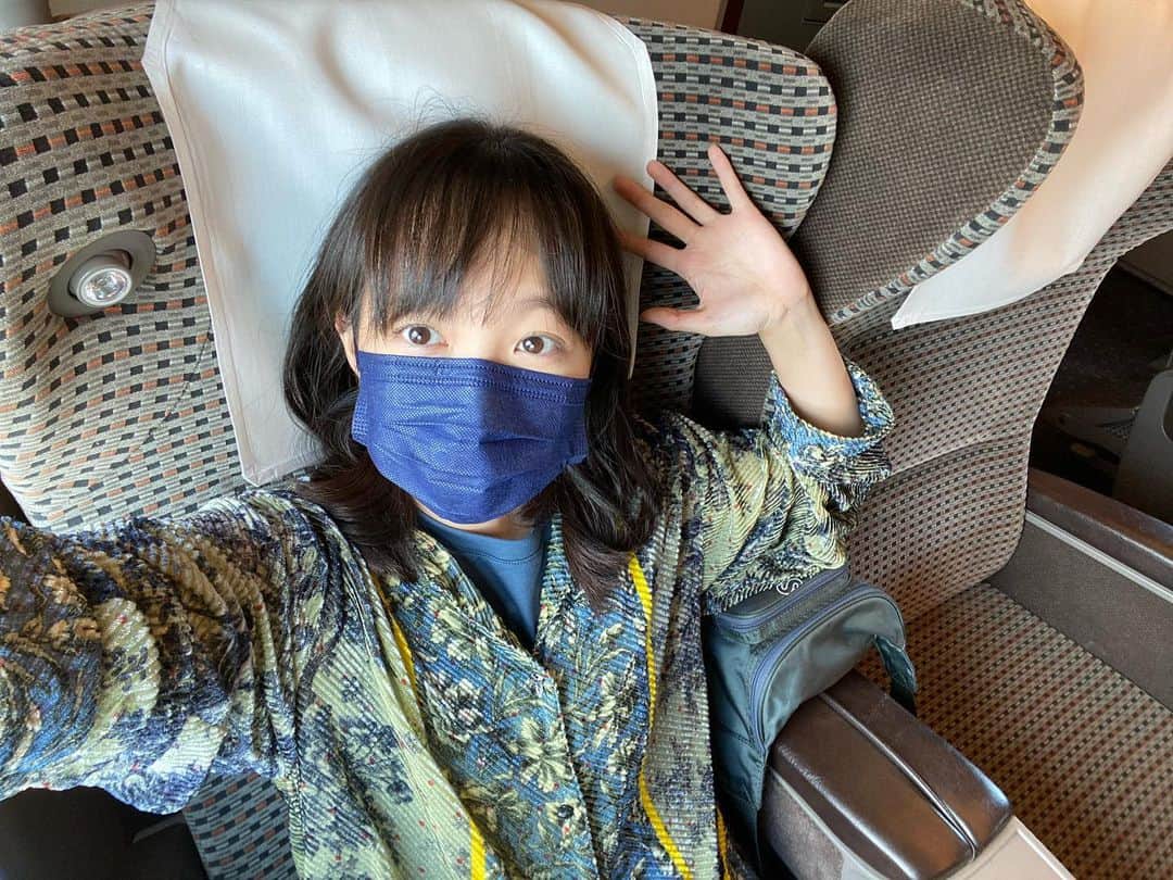 佐藤玲さんのインスタグラム写真 - (佐藤玲Instagram)「先日、移動の際にグリーン車に乗せてもらって(感染対策などの意味を込めて)、ワーイ！と思ってたんだけど、庶民の生活に慣れすぎていて、結局上手に座っていられませんでした。」8月28日 16時57分 - ryosato19920710