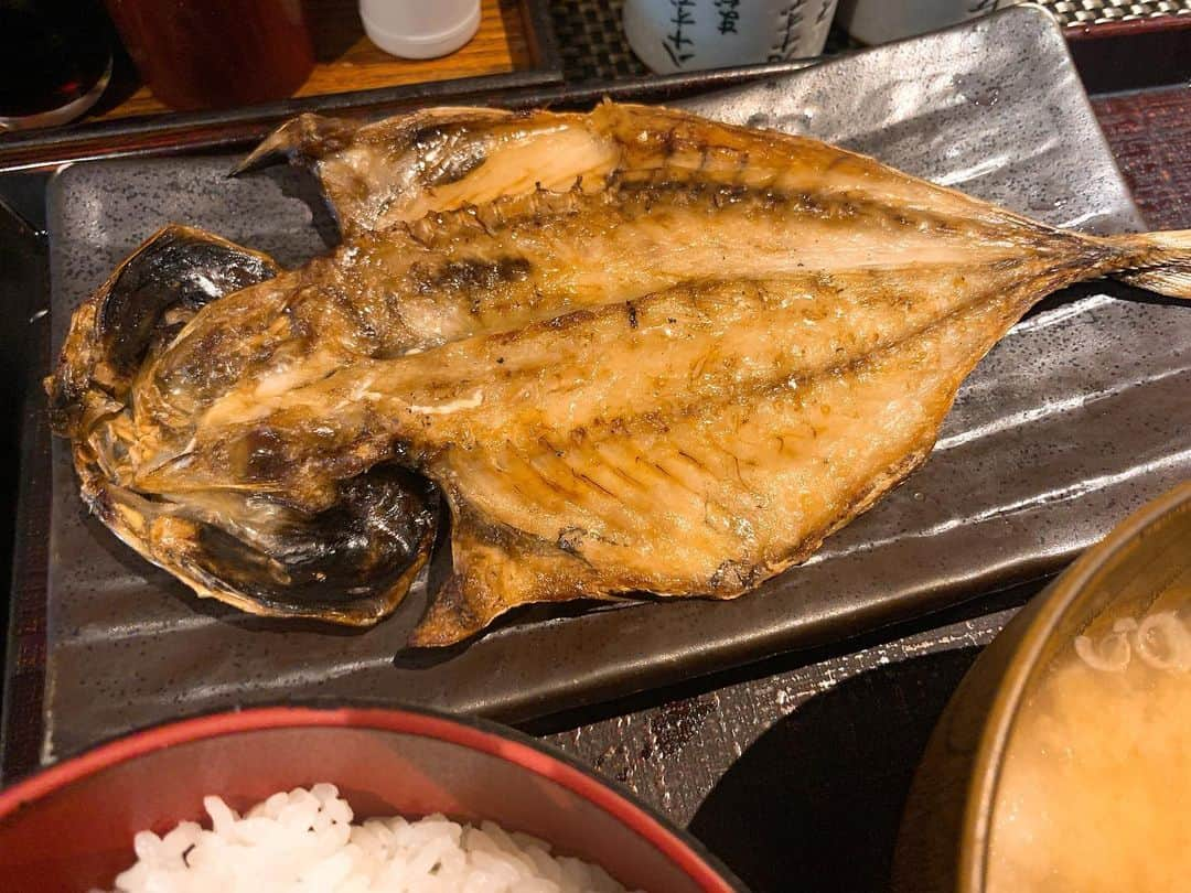 伊波まりやさんのインスタグラム写真 - (伊波まりやInstagram)「お魚大好き🐟 これは鯵だよ〜 물고기 좋아해 😋 I like fish🐟 . .  #朝ごはん #昼ごはん #ご飯 #鯵 #魚 #定食  #定食屋 #lunch  #breakfast #japanesefood #fish #delicious #tasty #美味しい #맛스타그램 #맛있다 #물고기 #맛집 #아침밥」8月28日 18時01分 - mariya_gram