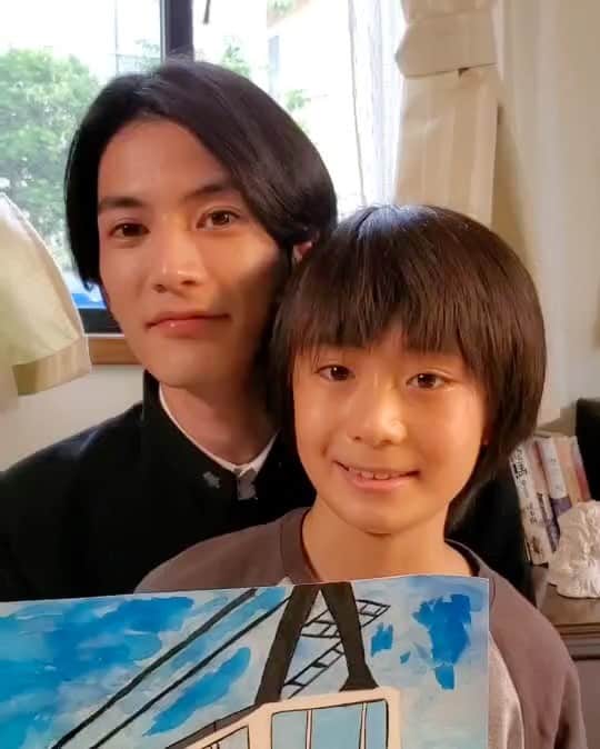 推しの王子様のインスタグラム：「五十嵐航と五十嵐航 ✨奇跡のコラボ⁉️✨  回想シーンで登場した 8歳の航🐣と16歳の航🐔のかわいい2ショット  #渡邊圭祐 さんと #原田幸明 くん ちょっと似てる⁉️ 2人ともイケメンです💕  #推しの王子様 #推しプリ #8話は9月2日よる10時」