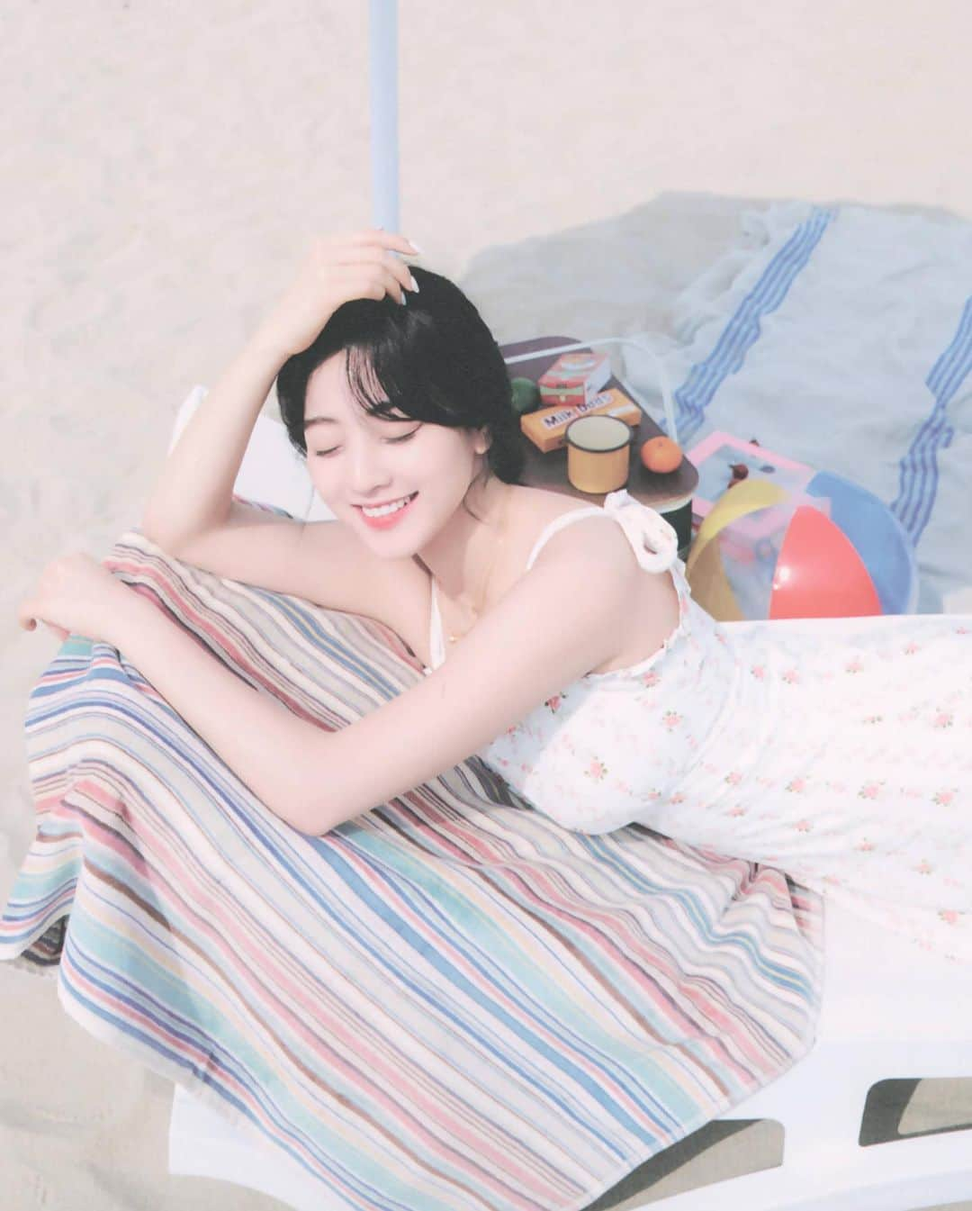 ジヒョさんのインスタグラム写真 - (ジヒョInstagram)「♡ i hope all of you have a great weekend!! <333⠀ — Yes I‘m Jihyo Photobook › © njmsjmdct2」8月28日 18時53分 - jypjihyo