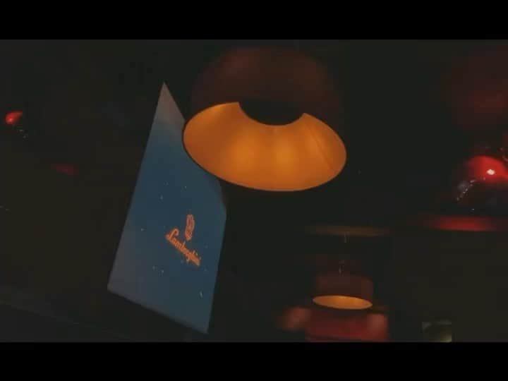 瀬名ひなののインスタグラム：「swipe→→  感染症対策バッチリで Lamborghini Wine Night🥂 西麻布のALIFEさんにて開かれたイベントに インフルエンサーとしてご紹介していただきました🥳  普段はあんまりクラブとか行かないし マスクを終始つけてのイベントは なんだか新鮮だったけど、楽しかったです😷💗 (写真の時だけ外してます✌️)  招待ありがとうございました☺️  #lamborghini #lamborghiniwine #alifetokyo」