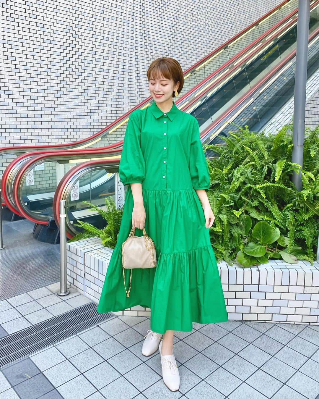 黒田真友香さんのインスタグラム写真 - (黒田真友香Instagram)「最近ZARAで買った 緑すぎるワンピース💚  165cmの私がxsで着てこの長さなので、高身長さんにめちゃくちゃおすすめ🥰  涼しくなったらブーツ合わせで着たいなー😍  #ザラジョ #ワンピース#高身長コーデ#高身長女子 #高身長女子コーデ #ショートカット女子 #ショートヘア」8月28日 20時18分 - kurodamayukaxx