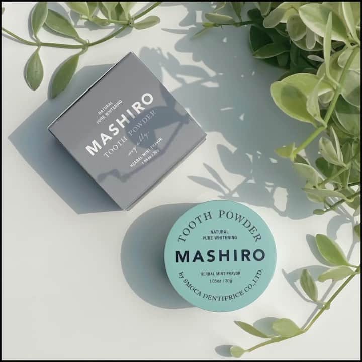 minminのインスタグラム：「MASHIRO🦷✨  スモカさんから登場した 歯磨き粉を試させていただきました〜✨ 粉タイプはペーストの歯磨き粉より 少量でスッキリ磨ける感じです。 100回も使えるって書いてありましたよ！  味もまろやかな感じで 子供も嫌がらずに使っています✨  パッケージもオシャレだし プレゼントとかにも良さそうですね🎁  #歯磨き粉#粉歯磨き#歯磨き#洗面所インテリア#シンプルな暮らし#シンプルデザイン#toothpaste#mashiro_tp#マシロ#mashiro#スモカ歯磨#スモカ#PR」