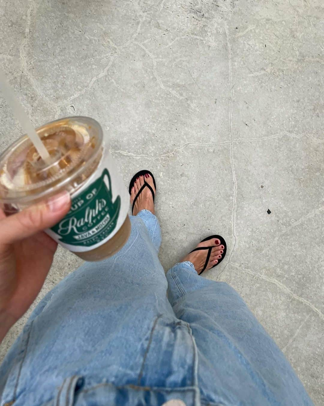 春名亜美さんのインスタグラム写真 - (春名亜美Instagram)「ずっと行ってみたかった @ralphscoffee ☕️ こんなご時世だし、行けなかったけど、 まさか、息子のスケボー教室がきっかけで行くことになるなんて。 美味しくてお洒落な @ralphscoffee のカフェラテ飲みながら、息子のスケボーを見る。 なんて贅沢な時間。  #ralphscoffee #ralphlauren」8月28日 20時43分 - amiharunaami