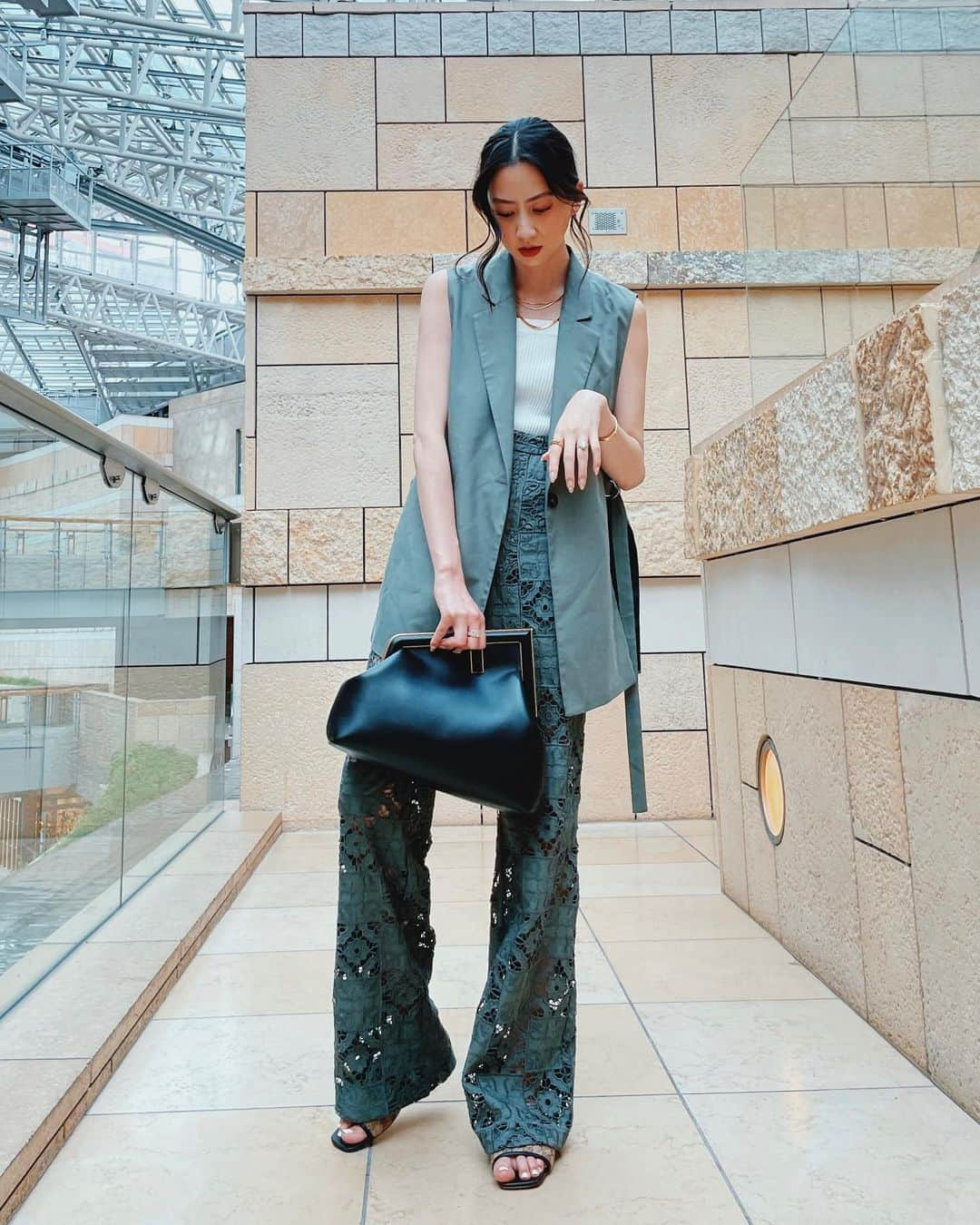 河北麻友子さんのインスタグラム写真 - (河北麻友子Instagram)「FASHION OUTFIT: Zara  SANDALS: Gucci BAG: Fendi #FASHION #OOTD #麻友コーデ」8月28日 21時44分 - mayukokawakitaofficial