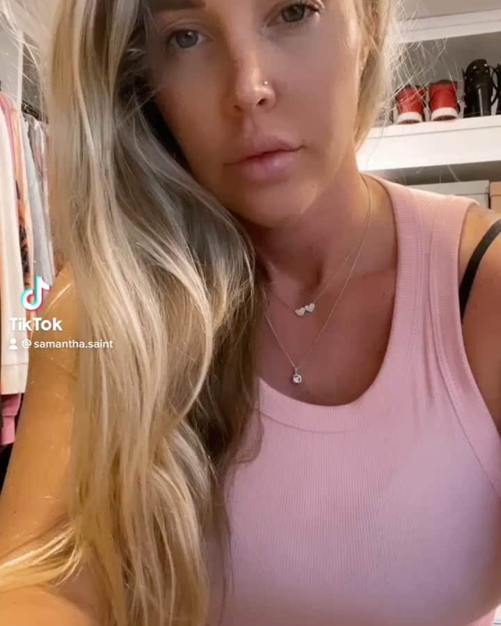 サマンサ・サンのインスタグラム：「Follow me on tiktok ❤️ Samantha.Saint」