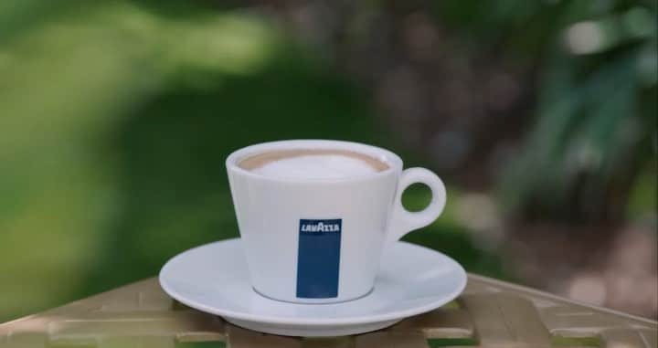 ソフィア・ケニンのインスタグラム：「Tournament, practice, even an unexpected break from the game...every new day starts the same way, with @lavazzausa. Watch the full video at the link in my Stories and see why I'm proud to be a #LavazzaPartner #LavazzaLove」