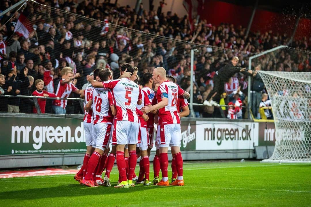 オスカル・ヒリェマルクのインスタグラム：「Good first block of this season🔥Happy to be a part of this club! 🔴⚪️ Now focus on Tuesday and then a small break until we go again! 💯」