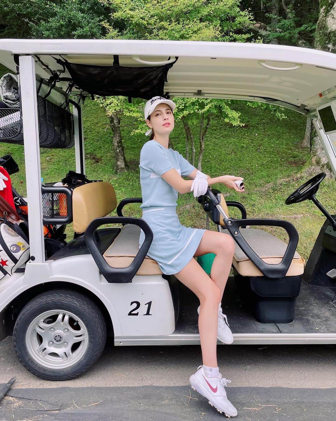 マギーさんのインスタグラム写真 - (マギーInstagram)「Golf wear: @likewize_official 🐬💙  うーんまたブルー着てるなあ😂 一度ハマると偏り癖があります😂 すべてに共通😂」8月29日 18時31分 - maggymoon