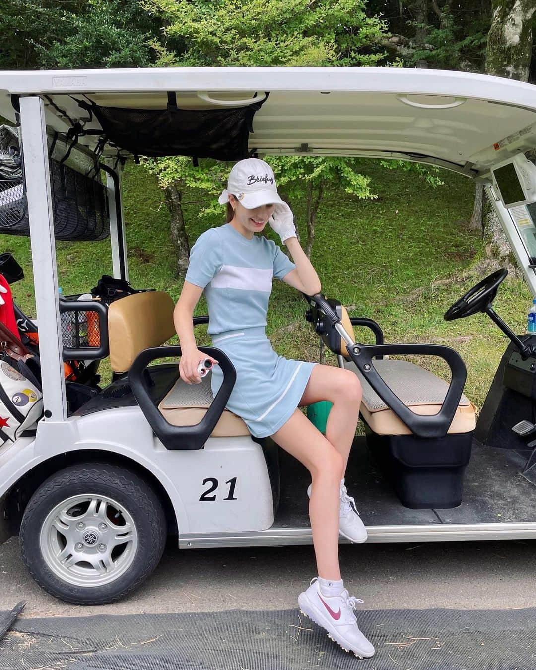 マギーさんのインスタグラム写真 - (マギーInstagram)「Golf wear: @likewize_official 🐬💙  うーんまたブルー着てるなあ😂 一度ハマると偏り癖があります😂 すべてに共通😂」8月29日 18時31分 - maggymoon