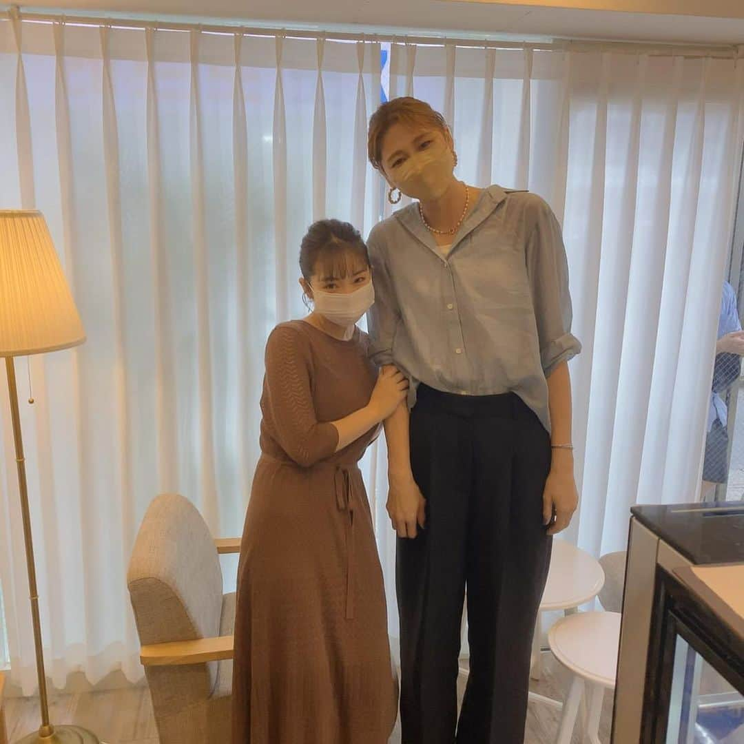 大友愛さんのインスタグラム写真 - (大友愛Instagram)「事務所の帰りに🚗  レウクさんとリナちゃんに会ってきたょ❤️  @jung.rj21  @neul_shinokubo   TikTokでずっと見ていたおふたりに会えて嬉しかったぁそして、可愛いかったぁ🥰  #新大久保 #カフェ #ヌル」8月29日 18時39分 - ai_dayooon