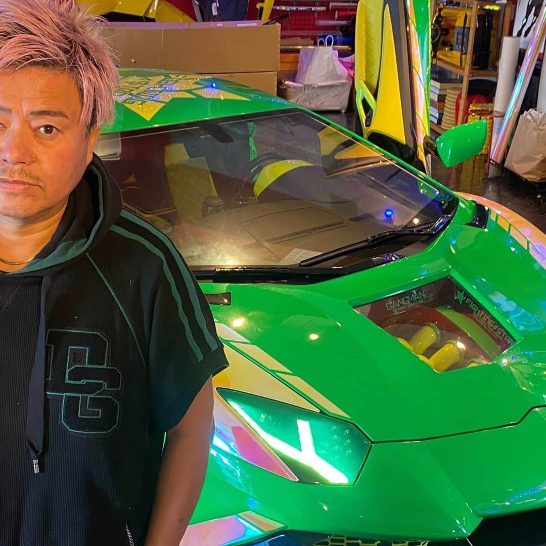 諸星伸一のインスタグラム：「⭐️morohoshi⭐️  No lamborghini no life  #lamborghini#aniversario#50th#世界限定100台#日本上陸一号車#アニヴェルサリオ#一番星号#aniversário#morohoshi#shinichi#shinichimorohoshi #powerclaft#lexani#procomposite#shanshan#rockford#gangman#swarovski#awacchi#wrapping#fightingstar#ランボルギーニ#車高短#ファイティングスター#カスタム#design#デザイン#諸星伸一」