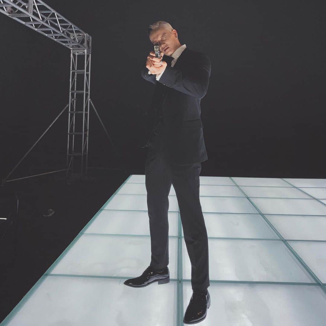 プニエル のインスタグラム：「Special album 4U: Outside comes out tomorrow!  스페셜 앨범 4U: Outside 내일 나온다 !」