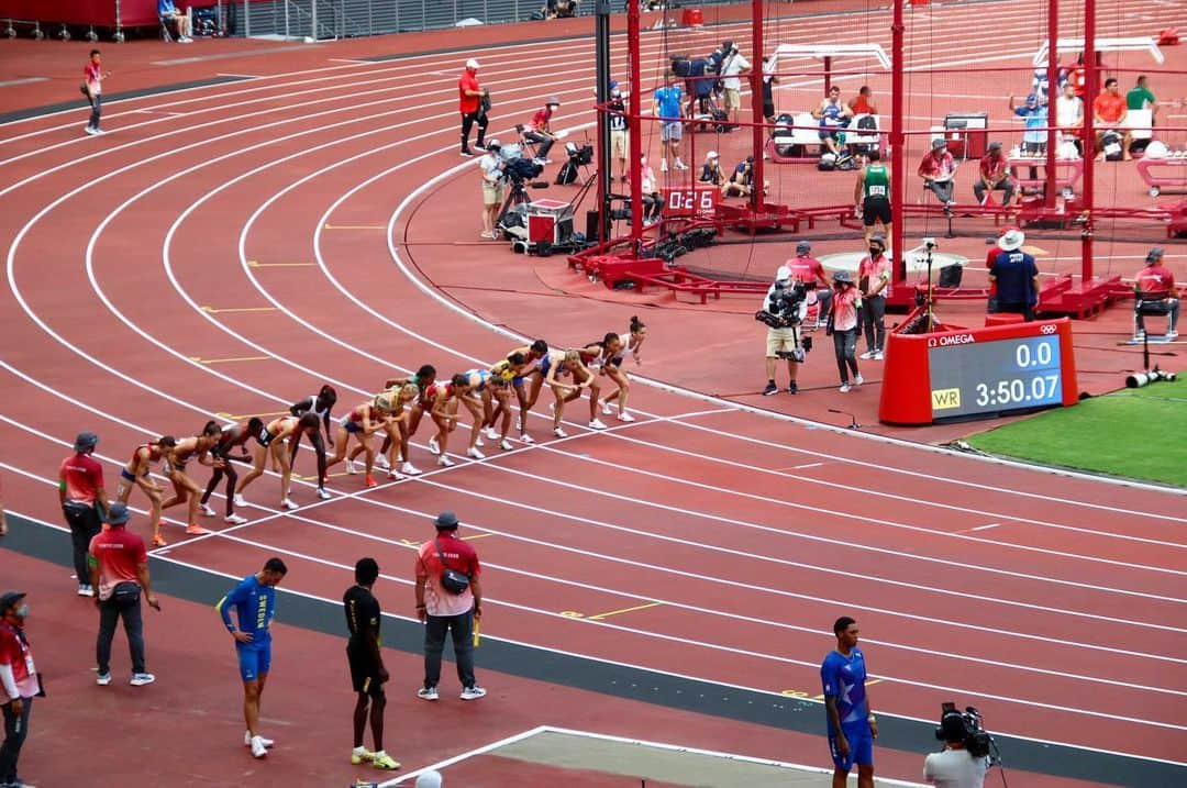 卜部蘭さんのインスタグラム写真 - (卜部蘭Instagram)「. 東京オリンピック🇯🇵女子1500m🏃‍♀️🏟  日本女子初として1500mに出場できたこと、 小学生の頃からの夢だったオリンピックの舞台で 自己ベスト記録を更新できたこと､とても嬉しく思います｡  これまで支えてくださった方々、応援してくださった 沢山の方々のおかげです｡ありがとうございました🙇‍♀️✨  📷🙏✨@aflosport   #tokyo2020 #tokyoolympics」8月29日 11時44分 - ranrun0616