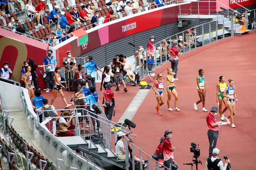 卜部蘭さんのインスタグラム写真 - (卜部蘭Instagram)「. 東京オリンピック🇯🇵女子1500m🏃‍♀️🏟  日本女子初として1500mに出場できたこと、 小学生の頃からの夢だったオリンピックの舞台で 自己ベスト記録を更新できたこと､とても嬉しく思います｡  これまで支えてくださった方々、応援してくださった 沢山の方々のおかげです｡ありがとうございました🙇‍♀️✨  📷🙏✨@aflosport   #tokyo2020 #tokyoolympics」8月29日 11時44分 - ranrun0616