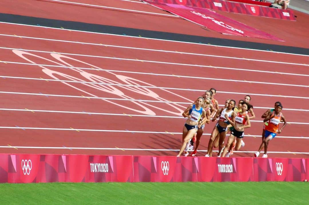 卜部蘭さんのインスタグラム写真 - (卜部蘭Instagram)「. 東京オリンピック🇯🇵女子1500m🏃‍♀️🏟  日本女子初として1500mに出場できたこと、 小学生の頃からの夢だったオリンピックの舞台で 自己ベスト記録を更新できたこと､とても嬉しく思います｡  これまで支えてくださった方々、応援してくださった 沢山の方々のおかげです｡ありがとうございました🙇‍♀️✨  📷🙏✨@aflosport   #tokyo2020 #tokyoolympics」8月29日 11時44分 - ranrun0616