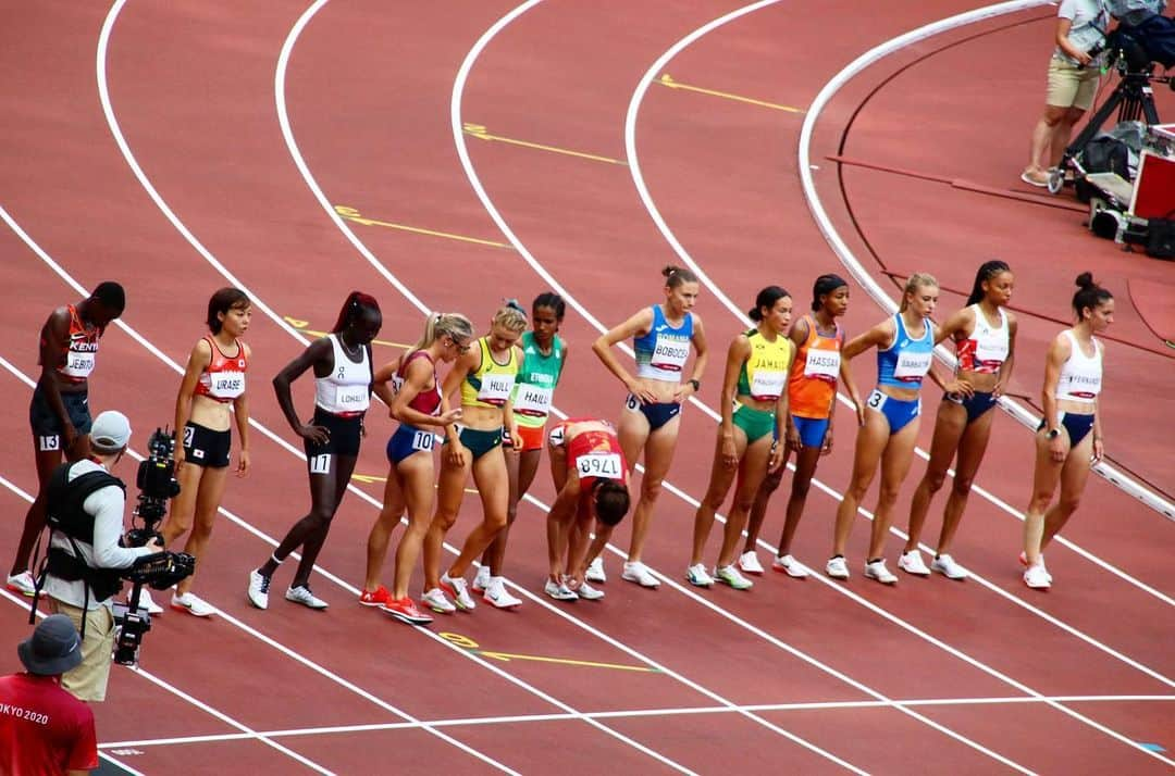 卜部蘭のインスタグラム：「. 東京オリンピック🇯🇵女子1500m🏃‍♀️🏟  日本女子初として1500mに出場できたこと、 小学生の頃からの夢だったオリンピックの舞台で 自己ベスト記録を更新できたこと､とても嬉しく思います｡  これまで支えてくださった方々、応援してくださった 沢山の方々のおかげです｡ありがとうございました🙇‍♀️✨  📷🙏✨@aflosport   #tokyo2020 #tokyoolympics」