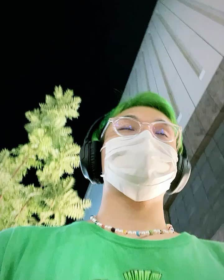 のインスタグラム：「🧑‍🎤🧚🩲🐸🐢🦖🦎🪲🐍🌲🍀🍃🍏🥬🥦🫑🥗🎾🧩🔋🪛🦠🧪💚」