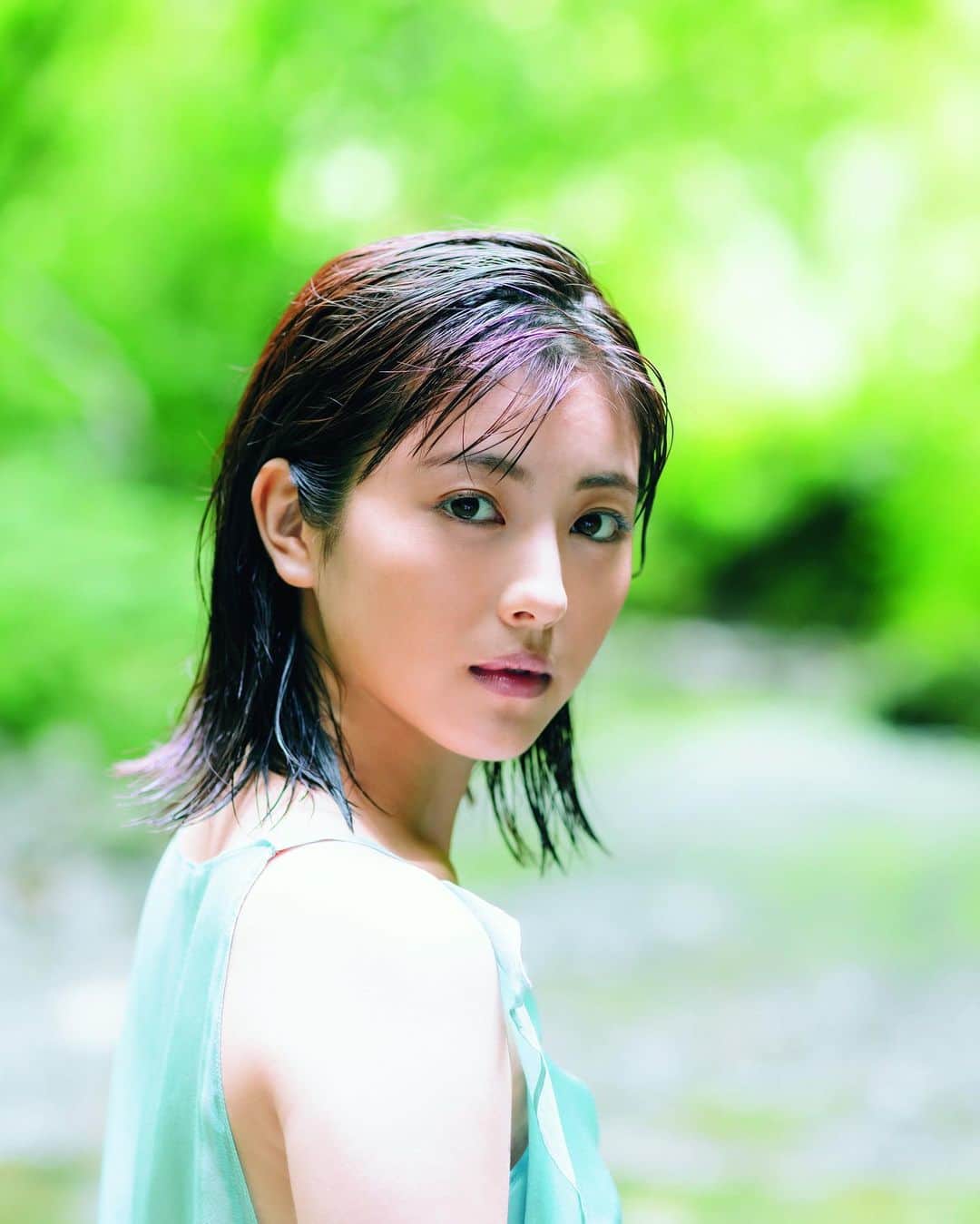 浜辺美波のインスタグラム：「『浜辺美波写真集 20』発売決定!!  #浜辺美波」