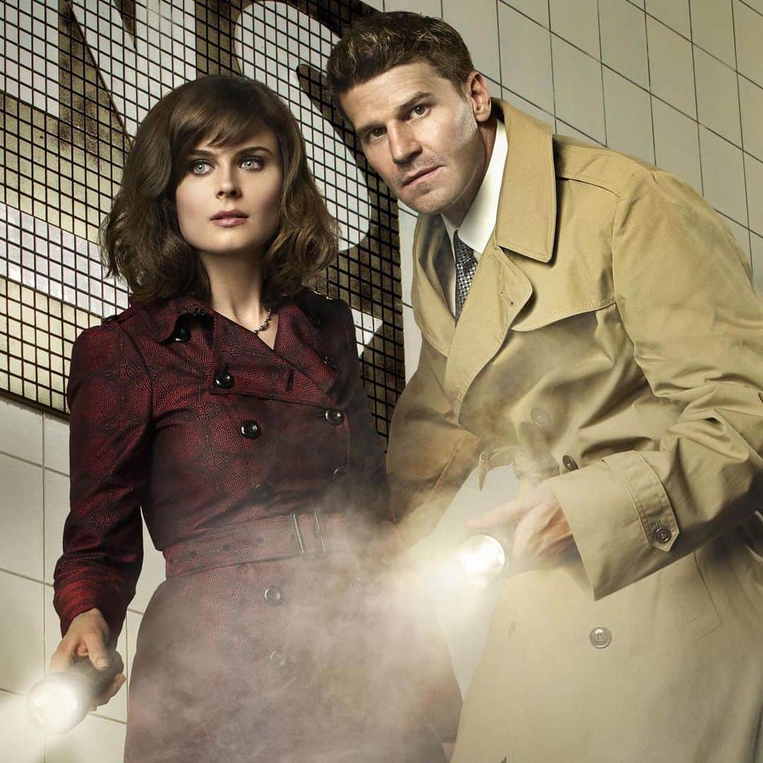 デヴィッド・ボレアナズのインスタグラム：「bones promo photo… they always know the assignment」