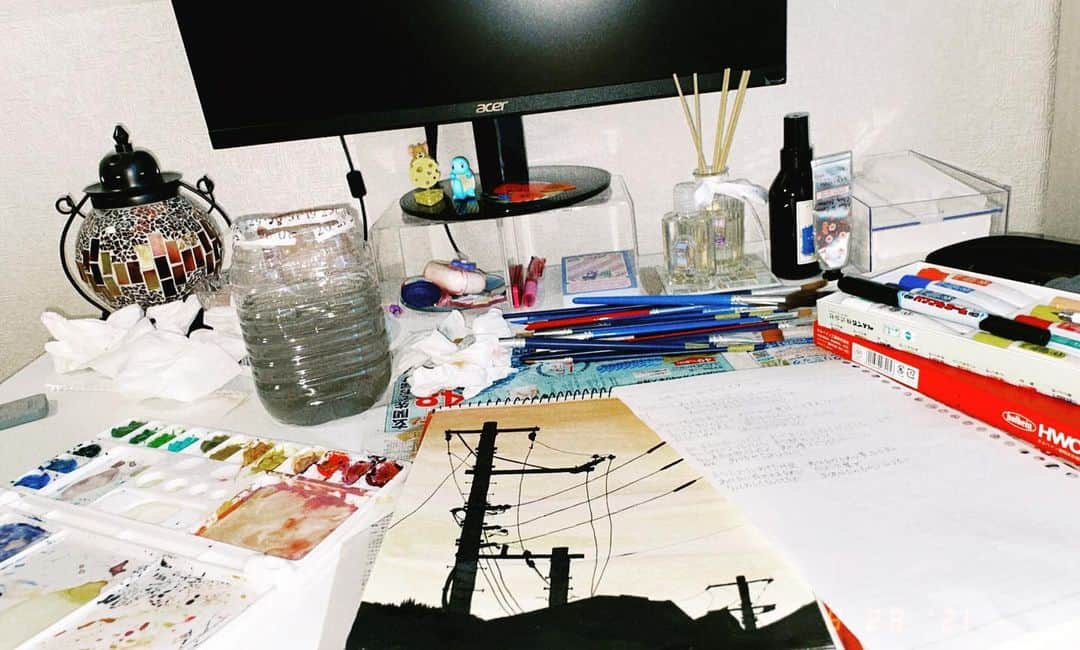 麗奈さんのインスタグラム写真 - (麗奈Instagram)「机の上だけいつも散らかる」8月29日 14時15分 - 0172reina