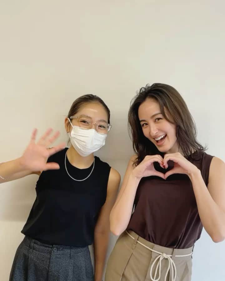 オードリー亜谷香のインスタグラム：「大好きな @six_asakawa  に会えた 💇🏻‍♀️🤍 @six.salon」