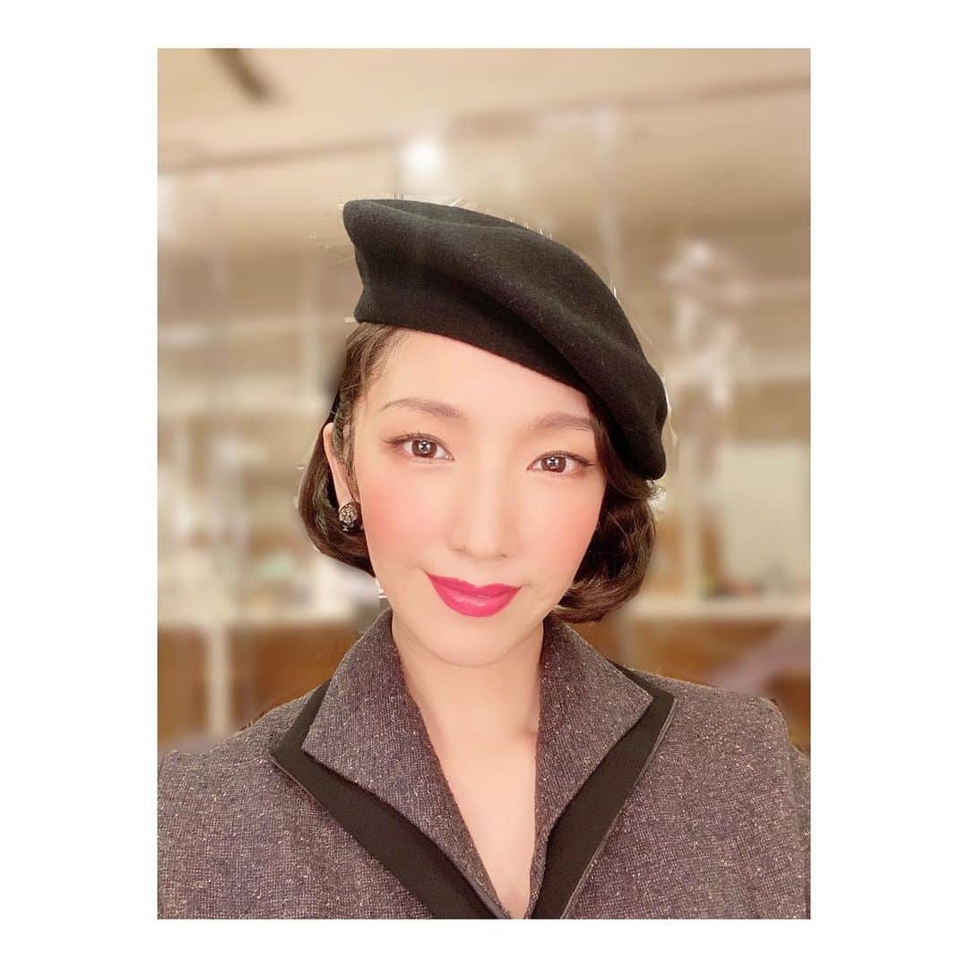 瀬奈じゅんさんのインスタグラム写真 - (瀬奈じゅんInstagram)「⁡ ⁡ 昨日、世田谷パブリックシアター「検察側の証人」無事初日の幕が開きました。 ⁡ ここまでこれた事、本当に奇跡だと思います。 今この時、舞台に立ち、芝居をする。 複雑な想いもありますが、共演者・スタッフの皆様、劇場に足を運んでくださる皆様と共に、一回一回後悔のない舞台を……。 そして劇場に足を運べなくとも応援して下さっている皆様の想いを胸に、大切にローマインとして生きたいと思います。 ⁡ 今日は早速二回公演……。 やるぜよ！！ ⁡ ⁡ #世田谷パブリックシアター #検察側の証人 #ローマイン #瀬奈じゅん」8月29日 16時29分 - junsena_official