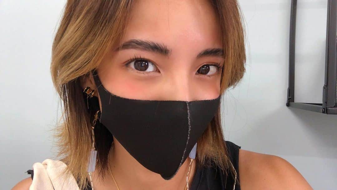 佐野千晃のインスタグラム：「⁡ 初めてのハリウッドブロウリフトをやってきました🥺 ⁡ マスク生活になって顔半分しか見えないから、目元ってすごい大切になるよね← ⁡ 眉毛の毛流れを綺麗にするだけでこんなに印象変わる、、、？！ってぐらいキリッとした！！！ ⁡ 次世代アイブロウの様子をしっかり動画に撮ったからYouTube見てね🤤(明日あがる) ⁡ 眉が綺麗でルンルンだぁ🤤 ⁡ #ハリウッドブロウリフト #waxyyybrows #ワクシー #眉毛パーマ #shooting #shoot #camera #salon #work #model #撮影 #写真 #写りだけは良い #仕事 #好き #仕事依頼 #受付 #作品撮り #モデル #カメラマンさん募集 #カメラマン #カメラマンさんと繋がりたい」
