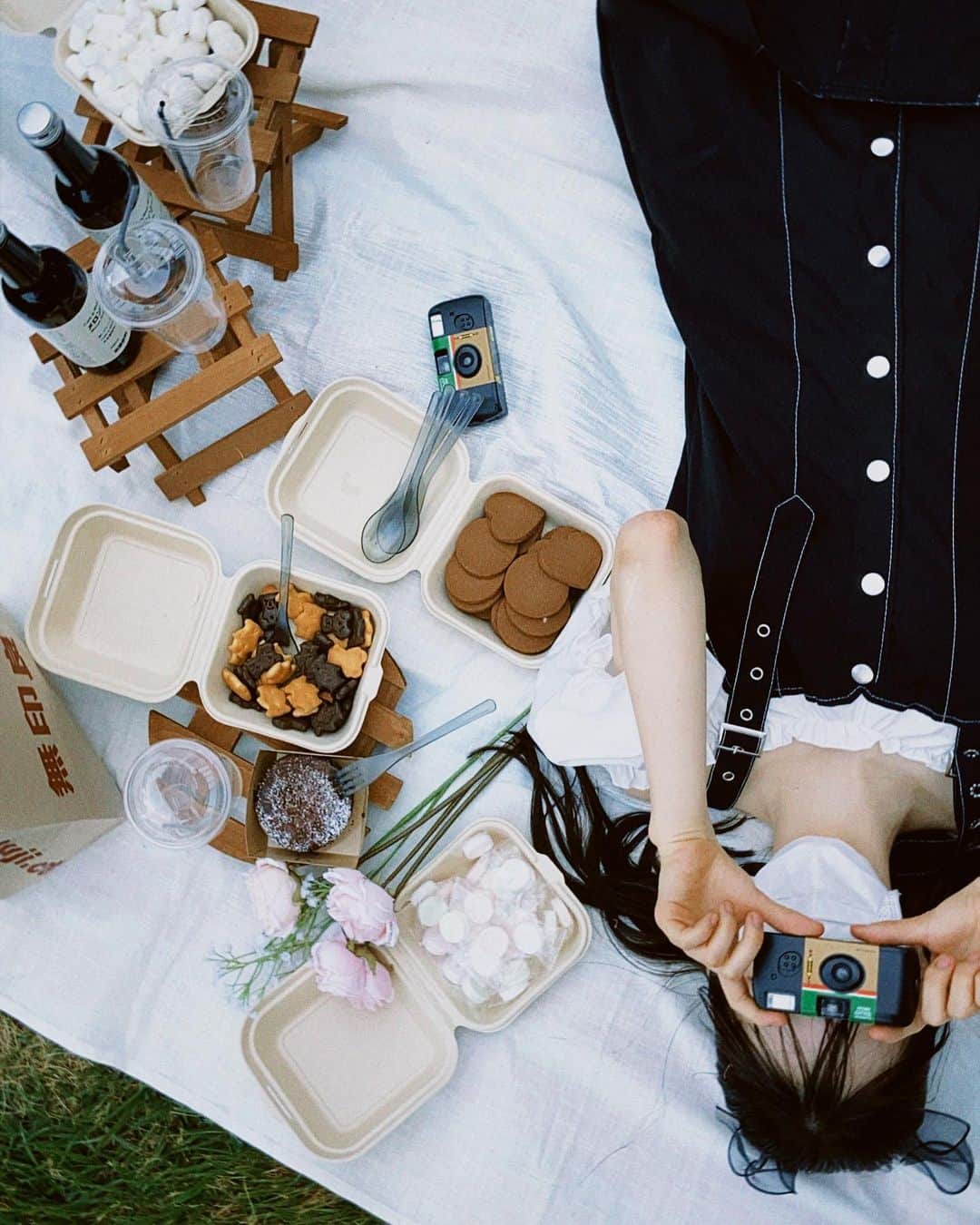 町田恵里那さんのインスタグラム写真 - (町田恵里那Instagram)「☁︎☽ picnic day‪ ‪ꔛ‬🩰 ⁡ ⁡ 時差投稿になっちゃったけど お友達とピクニックしました‪‪☺︎‬‪‪☺︎‬ ⁡ ⁡ お外で寝っ転がったりできて めっちゃ楽しかったなあ〜〜.ᐟ.ᐟ ⁡ ⁡ 夜は花火もできて 夏らしいこと、した気がします ⸜ 🌼 ⸝ ⁡ ⁡ ⁡ ⁡ ⁡ ⁡ ⁡ ⁡ ⁡ ⁡ #町田恵里那 #04 #picnic #picnicday #ピクニック #おしゃピク #ピクニックコーデ #ピクニック日和 #sjk #jk」8月29日 20時58分 - machida_erina122