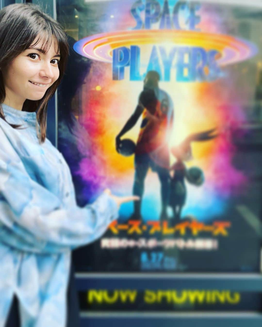 リンさんのインスタグラム写真 - (リンInstagram)「🏀   #映画  #spacejam   #spaceplayers   #bugsbunny   #looneytunes   弟と見てきたよ！ 小さい頃からルーニー・テューンズを見て育ってきた私達にとっては最高に懐かしくて最高に楽しい映画だった🐰💕 途中なんか色々込み上げてきて泣きそうだった。笑 子供の頃の思い出ってすごいねぇ。  限定ショップも行ってきた！ バッグス・バニーのグッズ色々あって天国でした！」8月29日 21時50分 - lynn.06.01