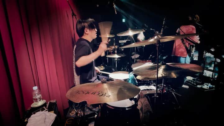 吉澤響のインスタグラム：「20210820 梅田シャングリラ 『素晴らしい世界』/ セカイイチ  #セカイイチ #live #drums #drummers #istanbulcymbals #gretsch #gretschdrum #vaterdrumsticks」