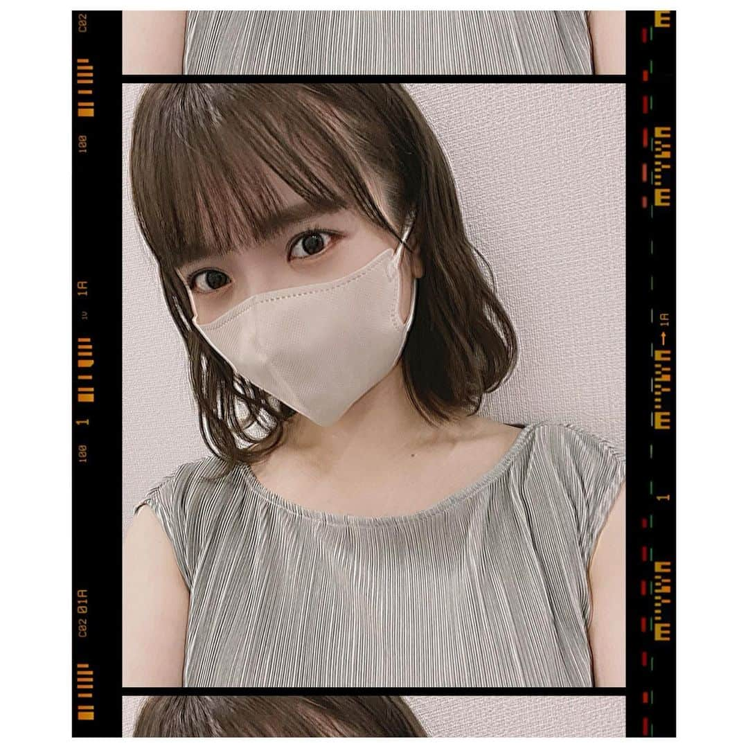 渕上舞さんのインスタグラム写真 - (渕上舞Instagram)「そろそろ 8月も終わりですね~ 皆様お変わりありませんか😌 ⁡ ⁡ 最近はずっとこの不織布マスク😷 “超快適®マスク SMART COLOR®” 個人的にお気に入りで、お揃いのマスクの方を見かけるとちょっと嬉しい…☺︎笑 ⁡ 皆さんも、引き続き感染予防対策に気をつけてお過ごし下さい…！ 早くまた会える日がきますように🙏🤍 ⁡ ⁡ ⁡ #超快適マスク #ユニチャーム #不織布マスク #不織布カラーマスク #カラーマスク #超快適マスクスマートカラー #おすすめマスク #マスク生活 #一番最近の私です 笑」8月29日 23時48分 - mai_fuchigami_48