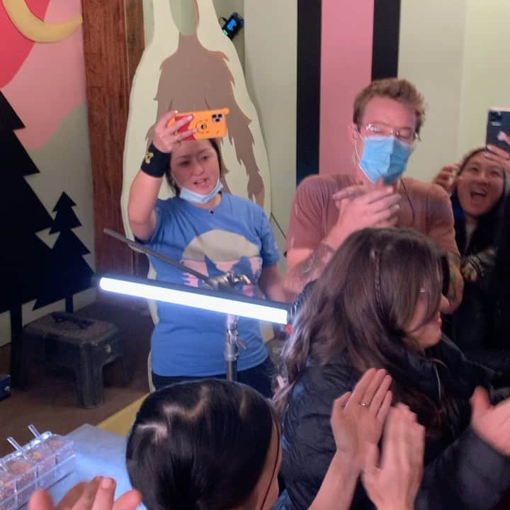 サン・カンのインスタグラム：「a wrap…thank you @shakyshiversofficial family.」