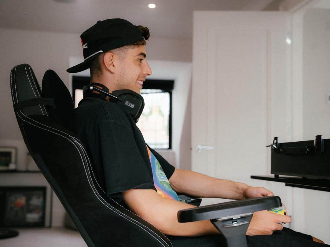 カイ・ハフェルツさんのインスタグラム写真 - (カイ・ハフェルツInstagram)「Quick 🎮 session before international break!」8月30日 2時28分 - kaihavertz29