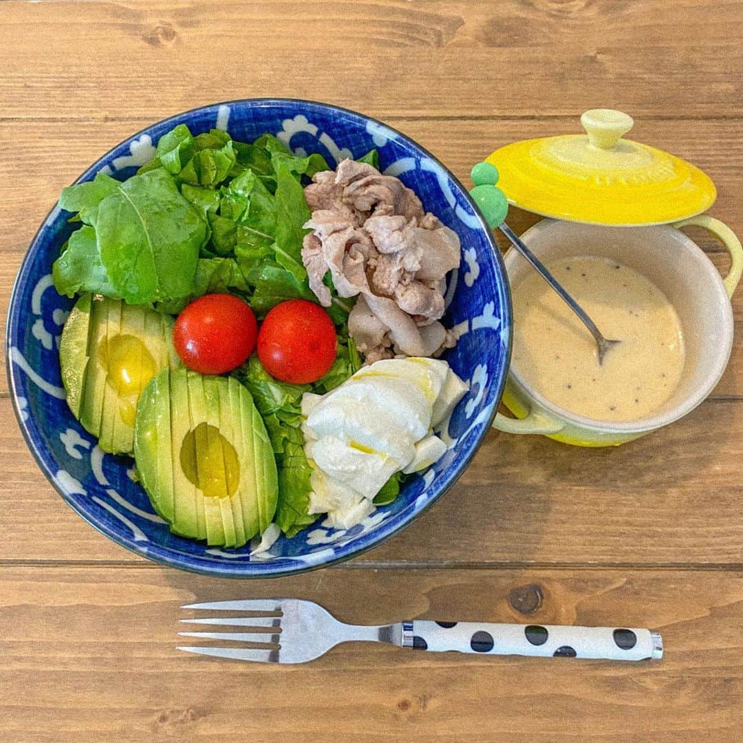 天木じゅんさんのインスタグラム写真 - (天木じゅんInstagram)「Today's lunch🥗💚 Seasar dressingも手作り:) . . . #天木ごはん #サラダ #lunch #salad」8月30日 14時18分 - jun.amaki